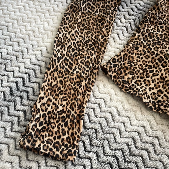 EUC Alice + Olivia Women’s Long Sleeve Mini Leopard Print Cropped Top Size XS - Picture 2 of 10